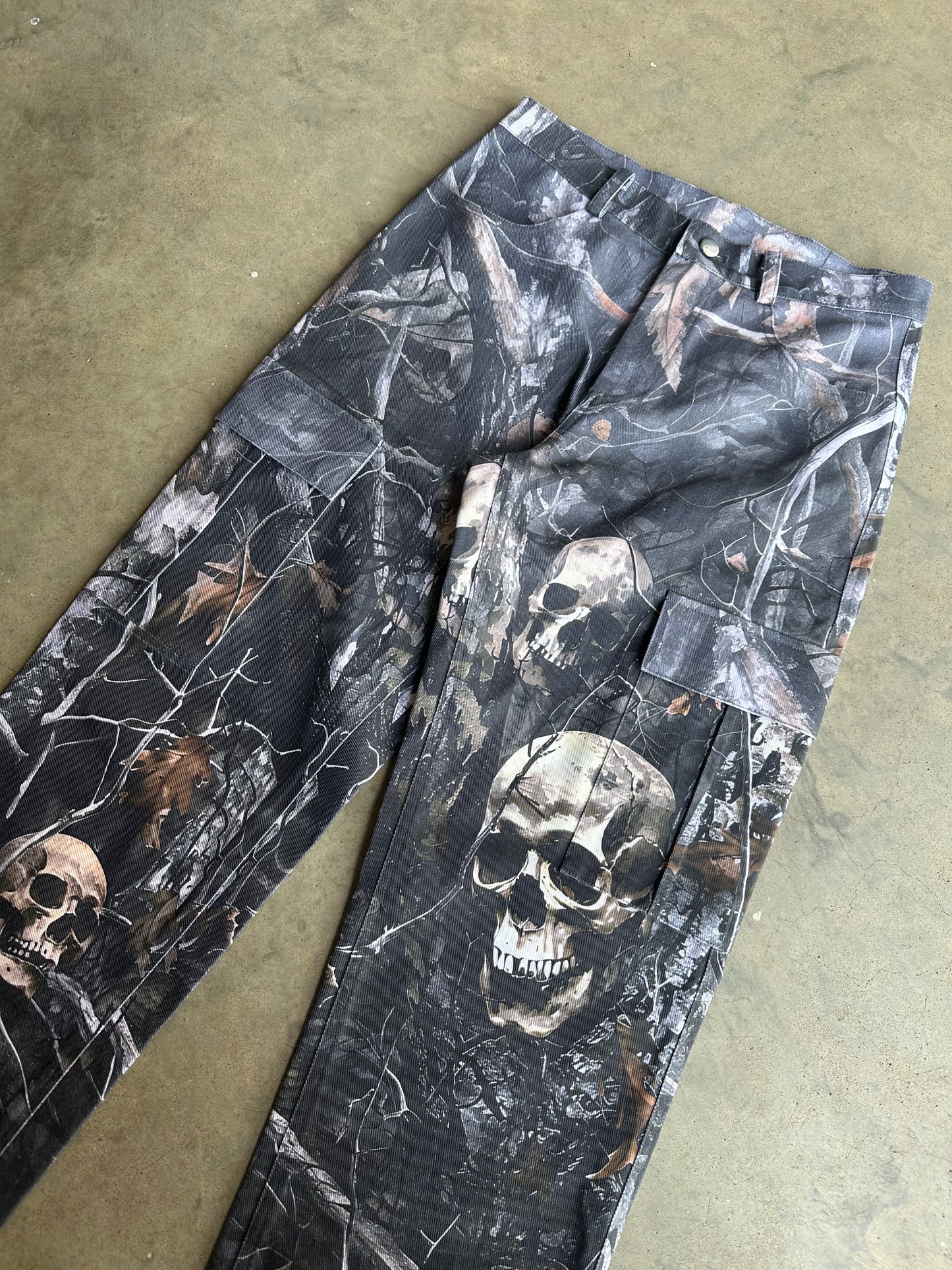 FEAR TREE CAMO CARGO PANTS