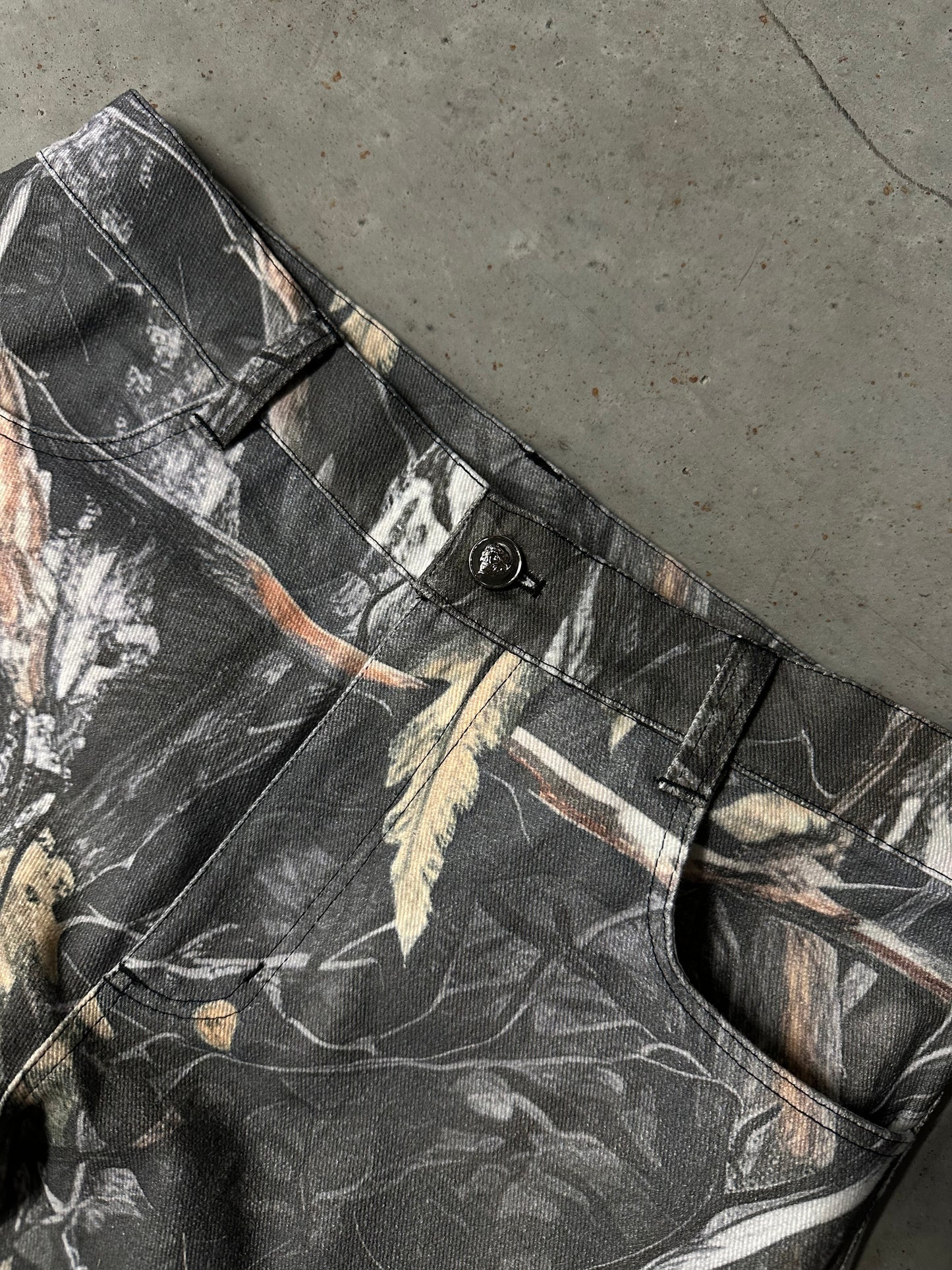 FEAR TREE CAMO CARGO PANTS